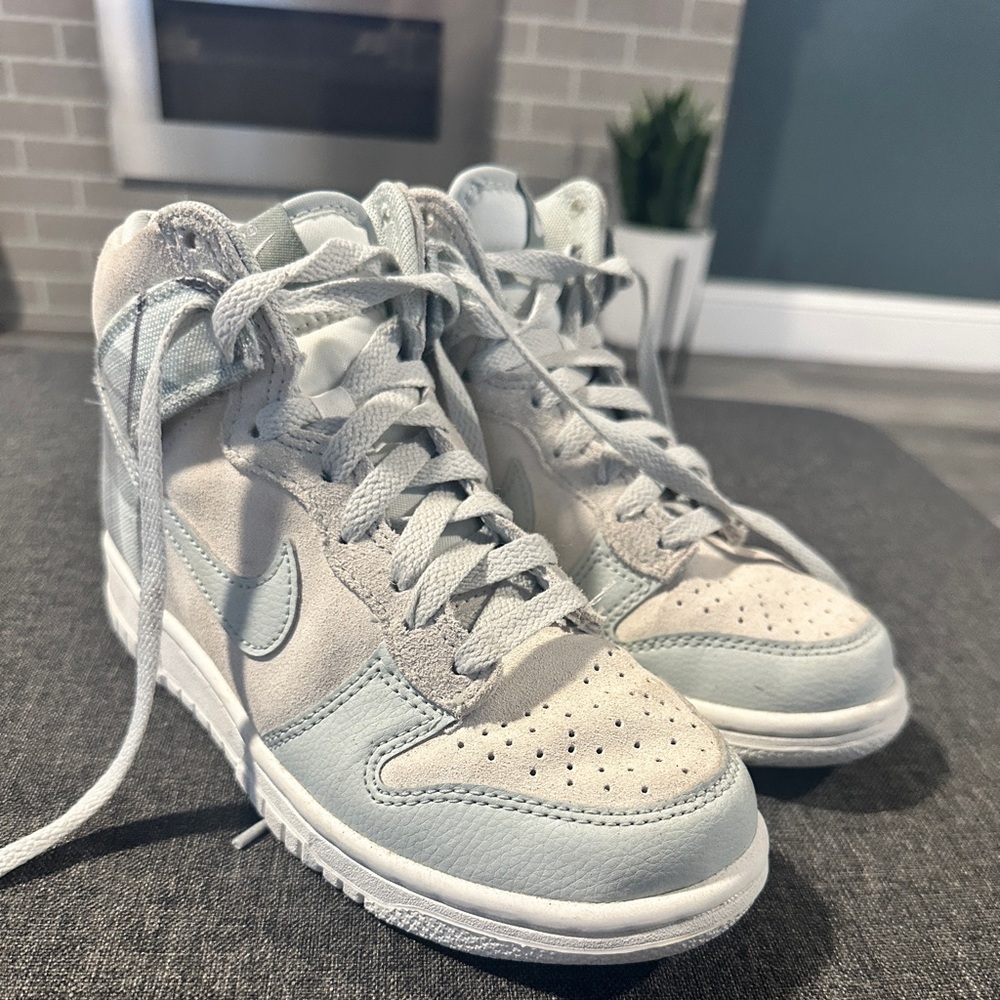 Nike boys sneakers, worn twice